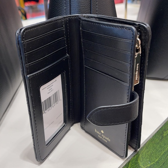 Kate Spade Carey Medium Compartment Bifold Wallet
COLOR: Black
NWT - Picture 5 of 16